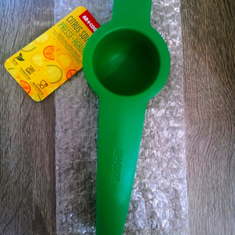 Citrus squeezer